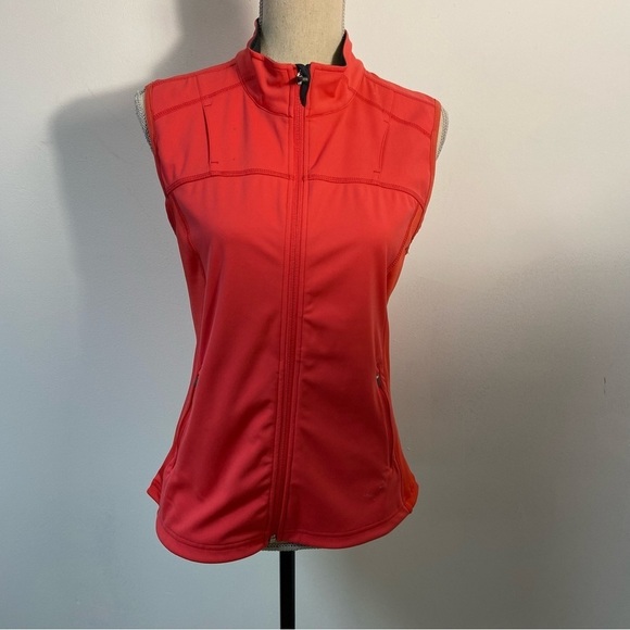 Athleta Ladies Activewear Vest full Front Zip Raspberry Color Medium Gorpcore - Picture 3 of 14